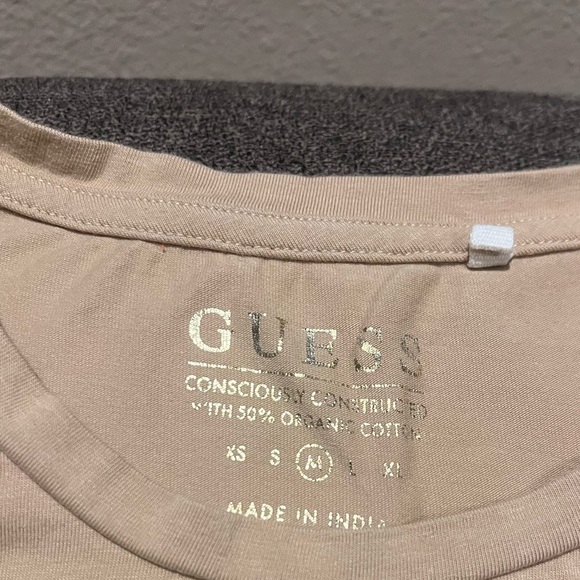 GUESS women’s /Juniors Tshirt. GUC. Size Medium - Picture 4 of 5